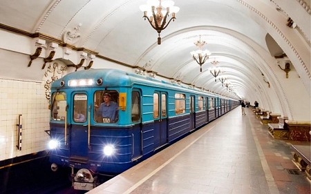 Tàu điện ngầm Metro Moscow nguy nga như một cung điện dưới lòng đất